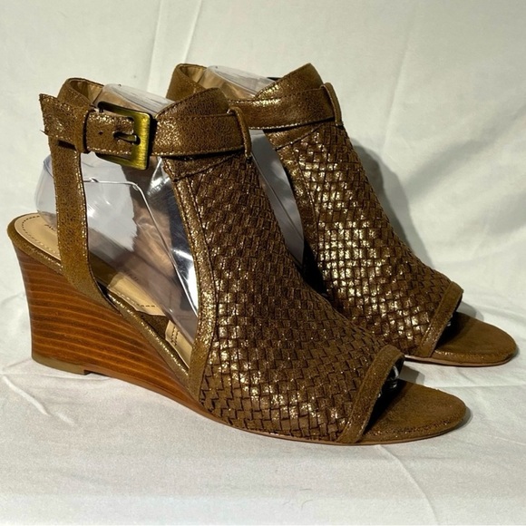 Adrienne Vittadini ROSEANNE Metallic Gold Woven Wedge Sandals Heels Shootie - Picture 2 of 16